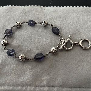 Adjustable glass bead bracelet